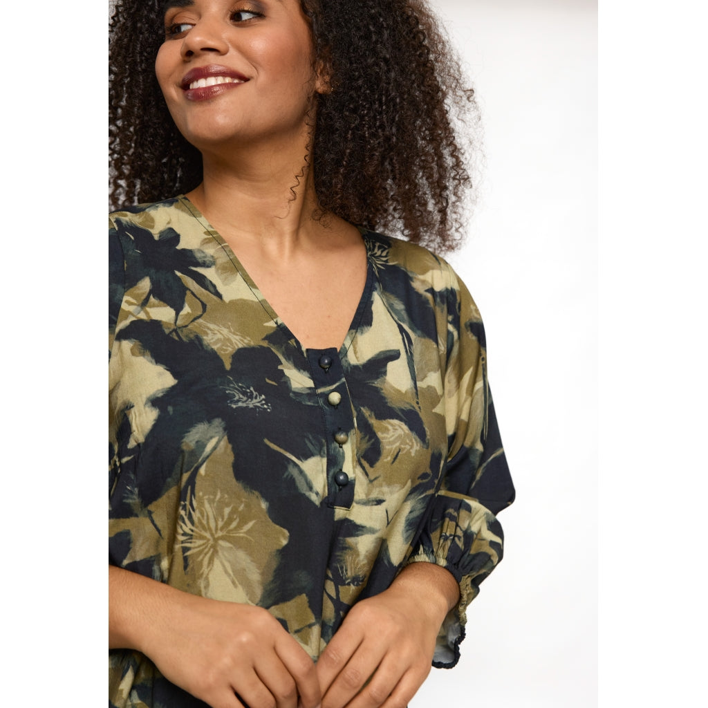 Studio SAnita Dress Dress Green black flowers