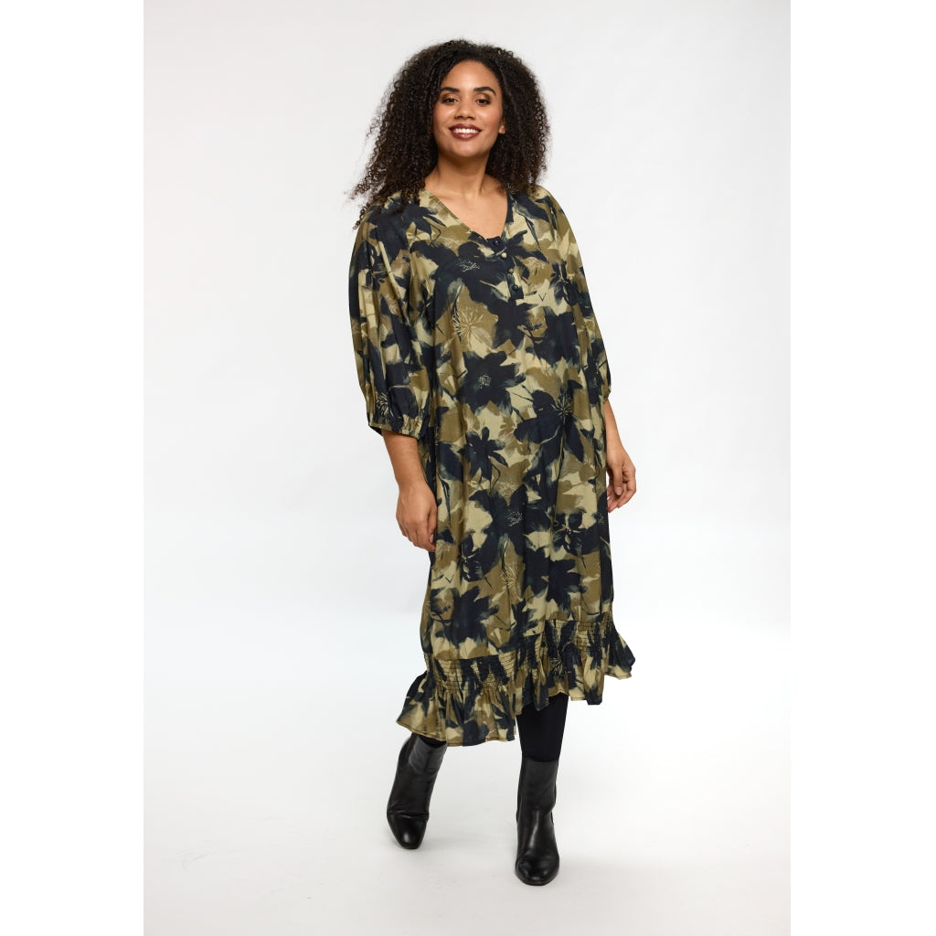 Studio SAnita Dress Dress Green black flowers