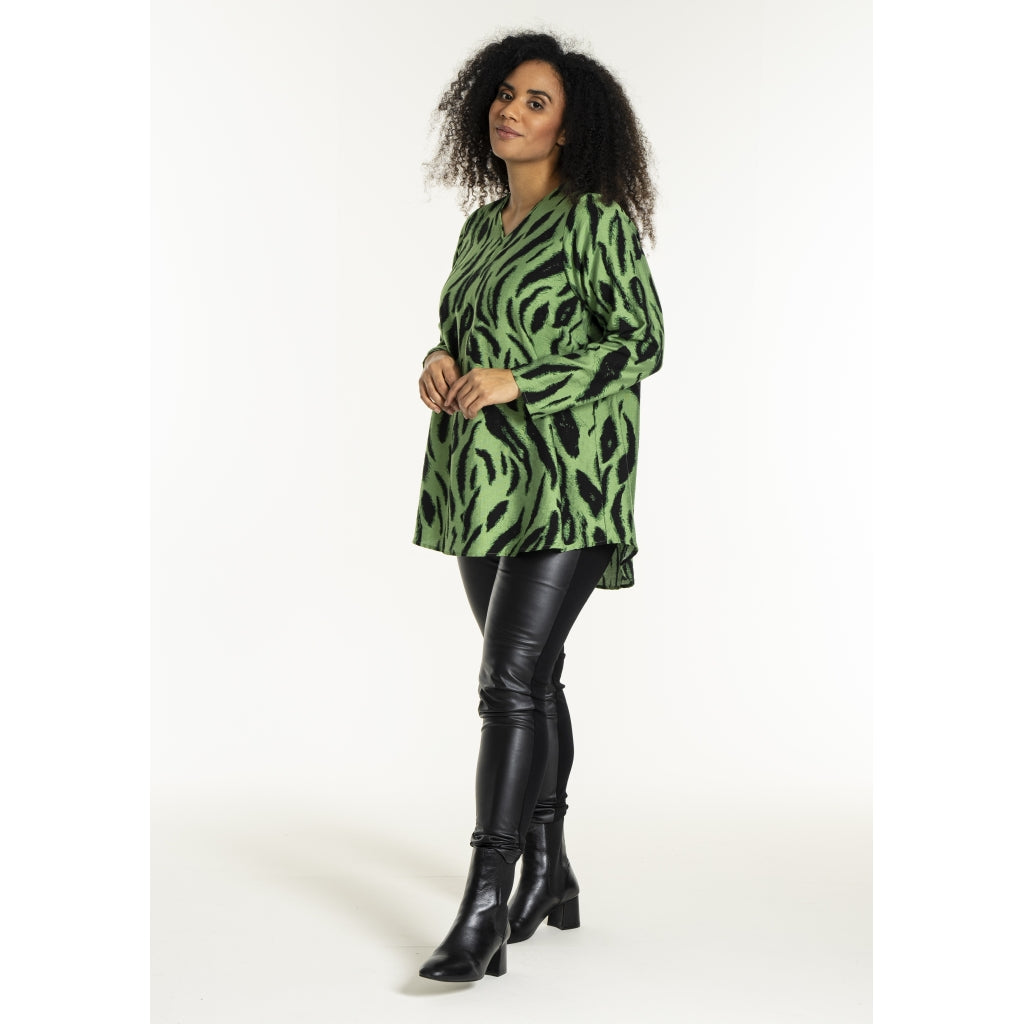 Studio SBerit Blouse Blouse Black green clouds