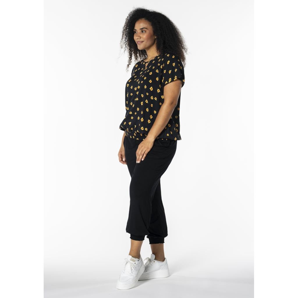 Studio SCamilla Blouse Blouse Black with sunflower