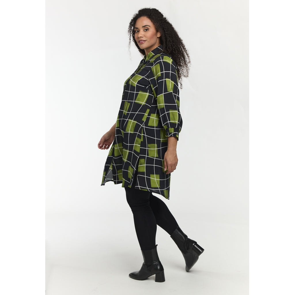 Studio SEmilie Shirt Shirt Black with squares with white lines and green wind