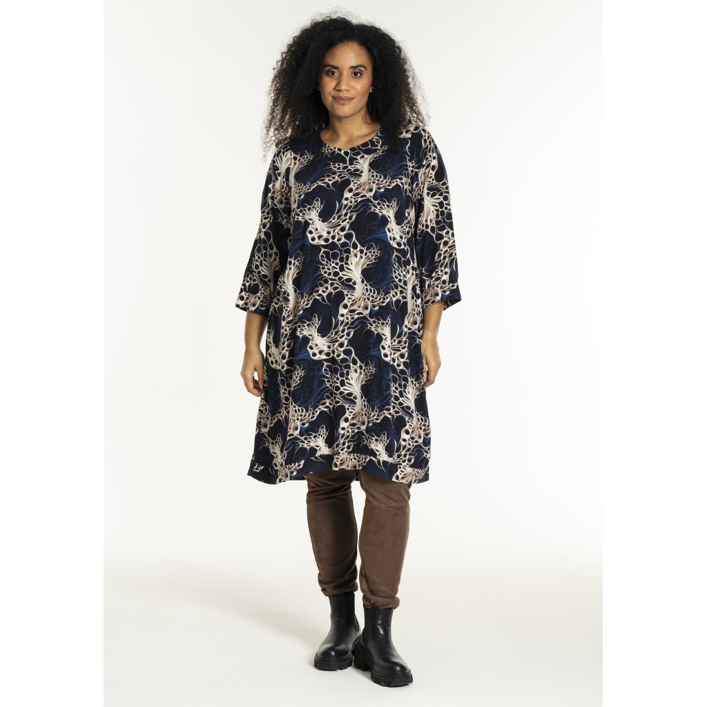 Studio SLonetta Dress Dress Navy with sand print