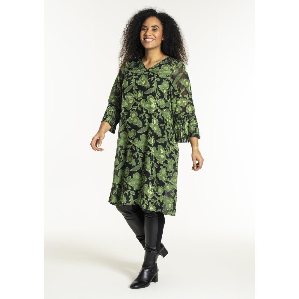 Studio SNathalie Dress Dress Black with bright green flowers