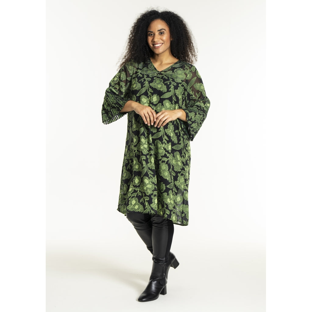 Studio SNathalie Dress Dress Black with bright green flowers