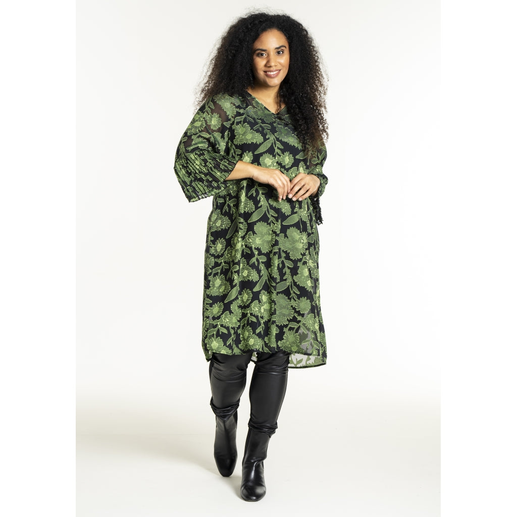 Studio SNathalie Dress Dress Black with bright green flowers