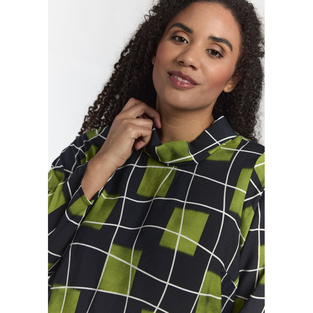 Studio SOlivia Blouse Blouse Black with squares with white lines and green wind